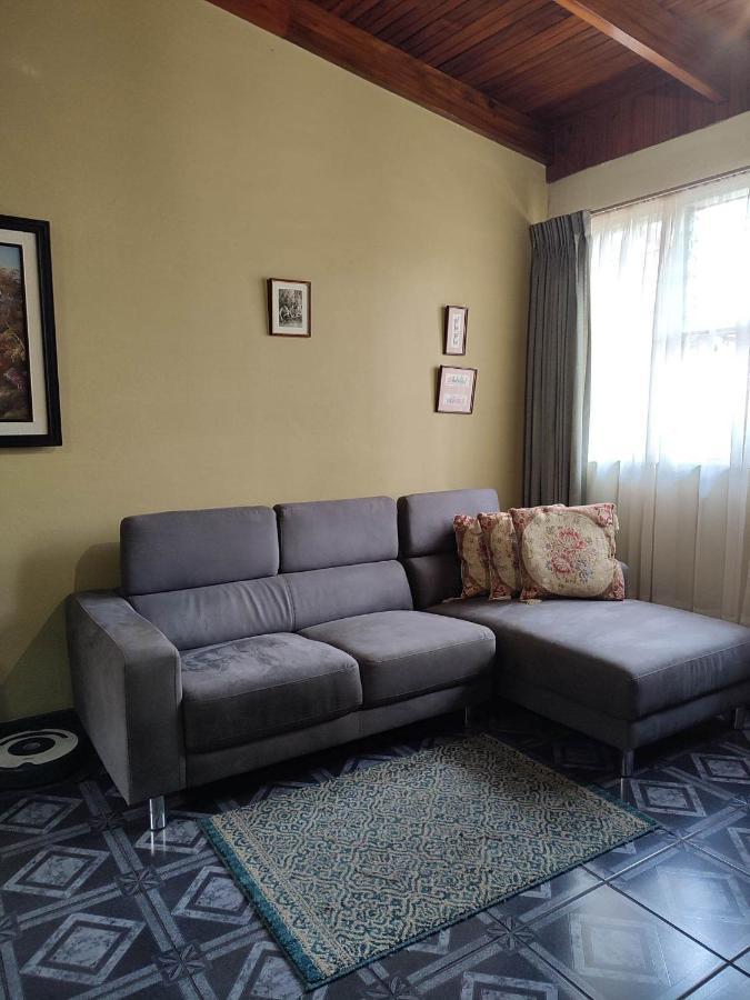 The Cozy Cactus House B&B Cartago Centro English Spoken Bagian luar foto